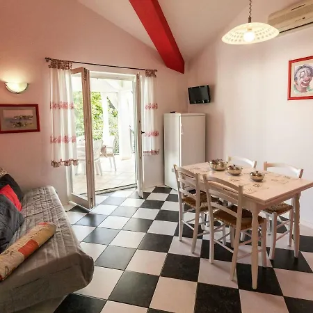 Spacious In Jadrija With Terrace Šibenik