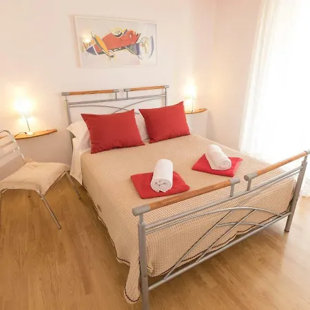 Spacious In Jadrija With Terrace