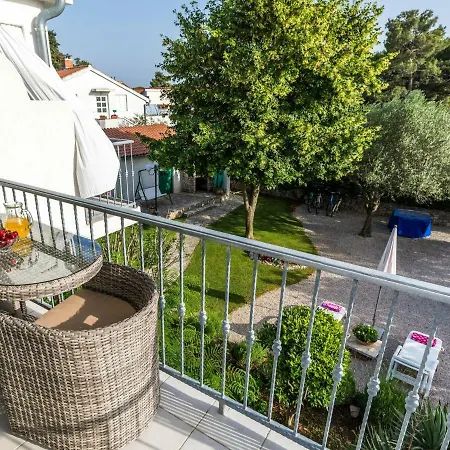 Spacious In Jadrija With Terrace Daire