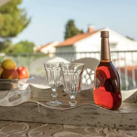 Spacious In Jadrija With Terrace Daire